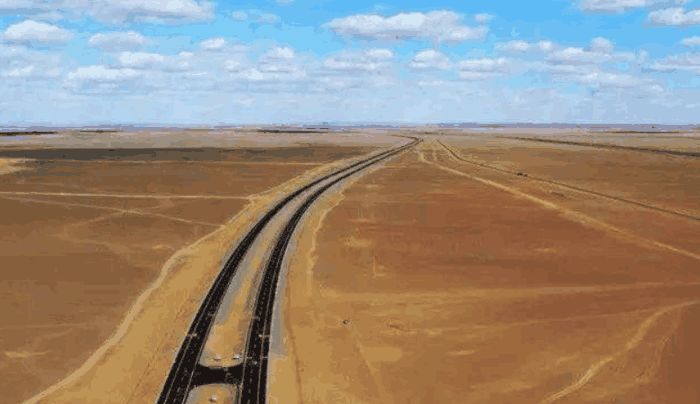 湖南首条纯电动城乡公交线路开进韶山:ayx官方网站(图2) 爱游戏(ayx)中国官方网站