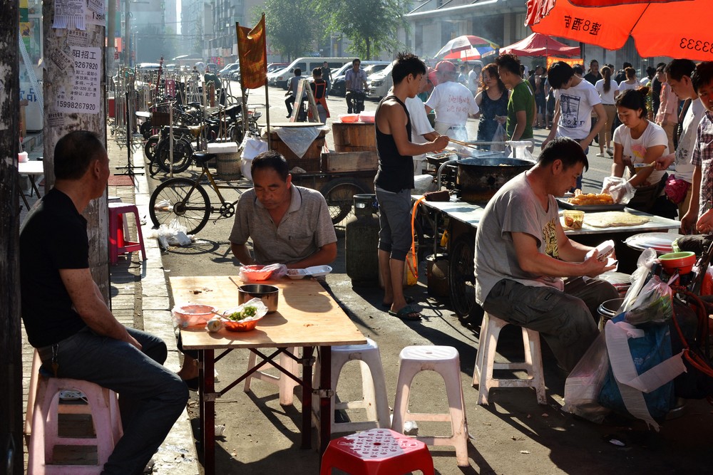 梅花社区:开展6月党员固定活动日活动_爱游戏(ayx)中国官方网站(图2) 爱游戏(ayx)中国官方网站