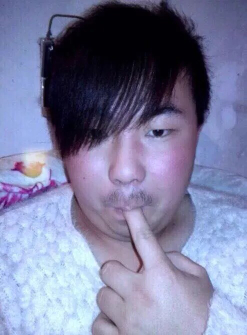 ‘ayx官网’斯通斯左膝现纹身,或为致敬巴恩斯利恩师(图1) 爱游戏(ayx)中国官方网站