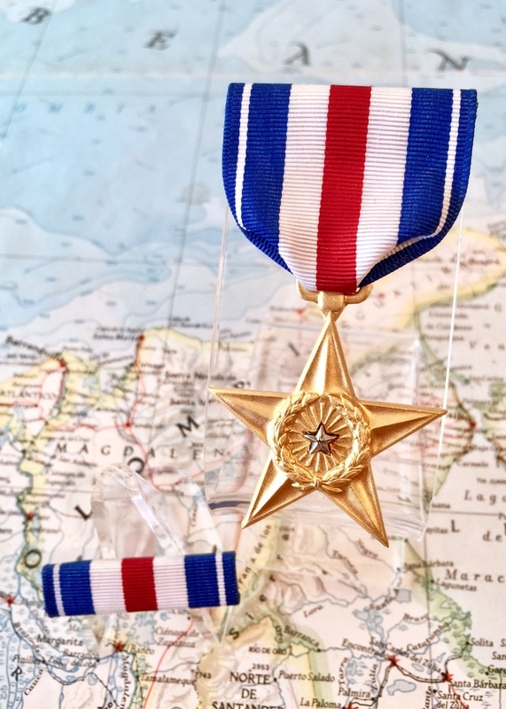 ‘爱游戏(ayx)中国官方网站’善于运用政治“望远镜”和“显微镜”_时事政治_中公教育网(图2) ayx官方网站