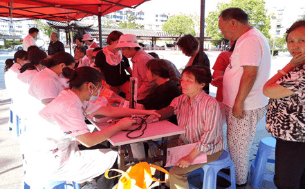 康健一走访社区 零距离为人民服务！“ayx官网”(图2)