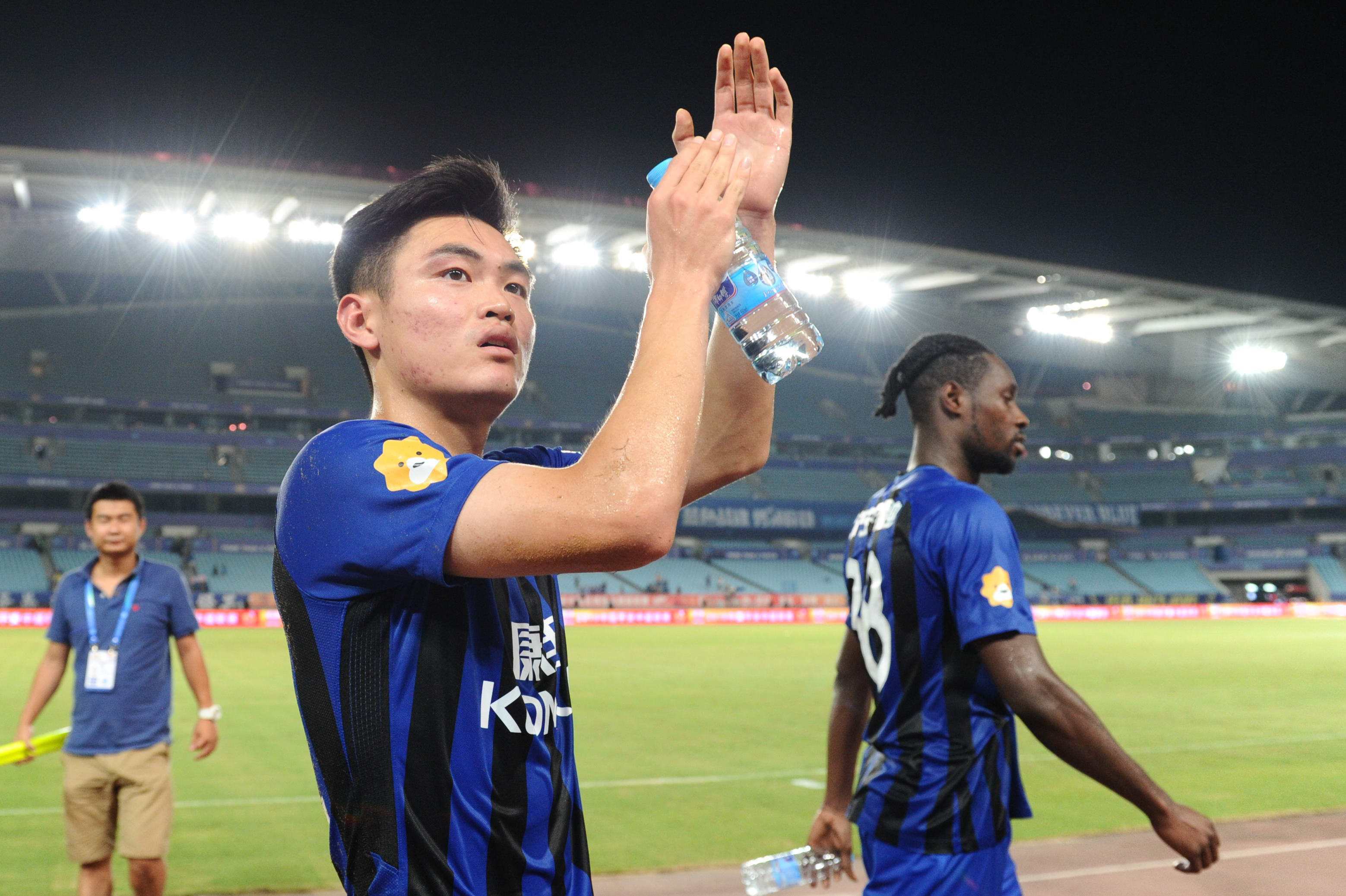 
国足新星的急速陨落 不禁让人唏嘘 一代山河谁来守？‘ayx官方网站’(图8)