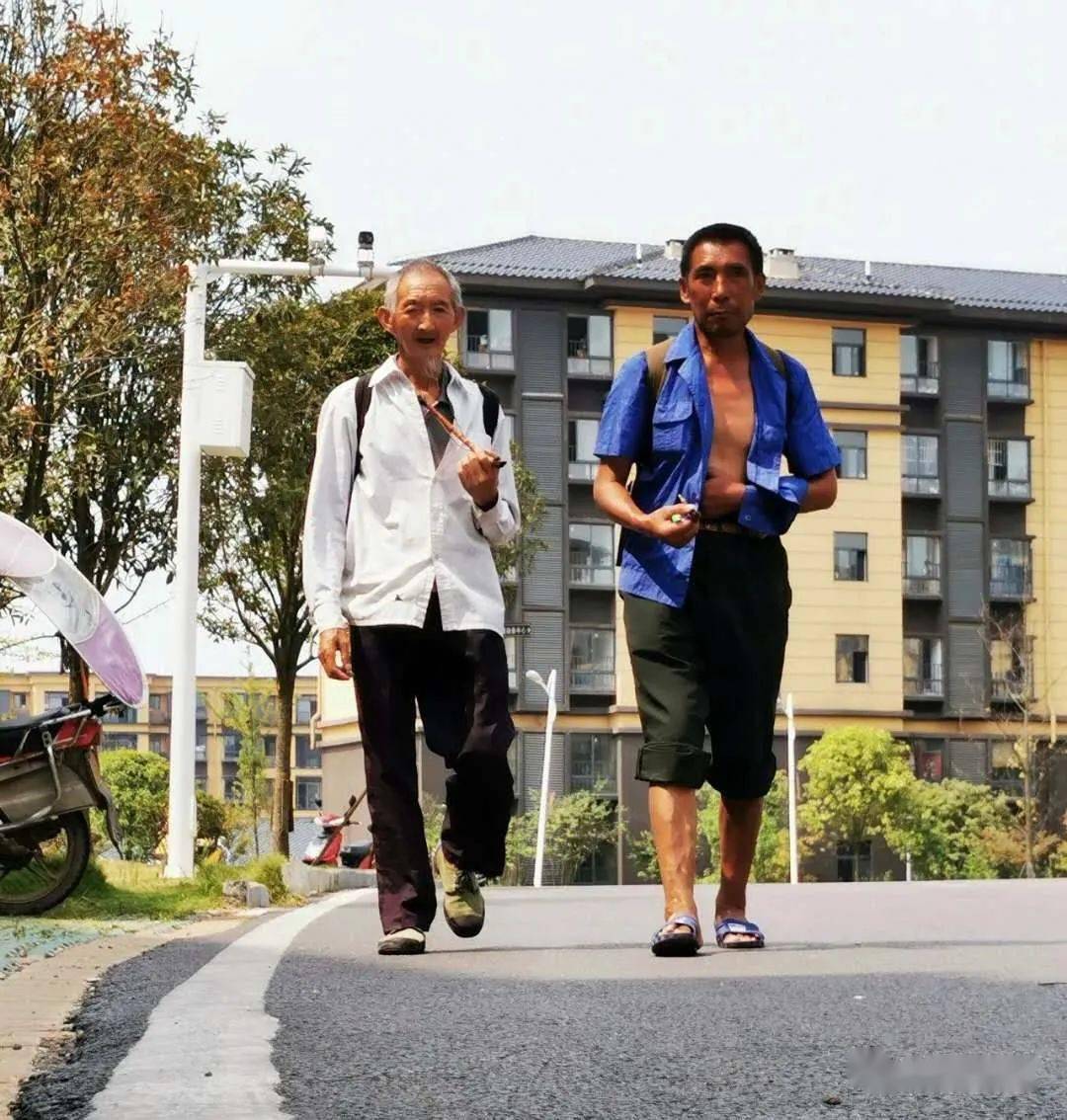 
大龙开发区：大事小事有着落 新住民安身立命：ayx官网(图3)