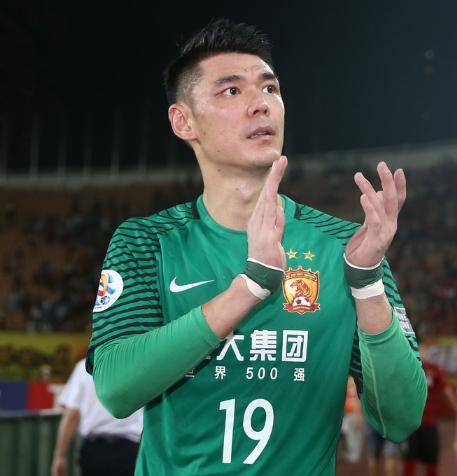 “爱游戏（ayx）中国官方网站”
国足名单5大争议：4位门将 中超冠军仅2人 归化国脚落选(图4)